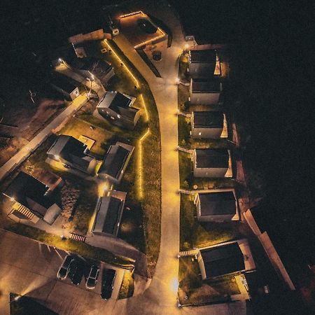 Moon Village Comarnic سِنايا المظهر الخارجي الصورة